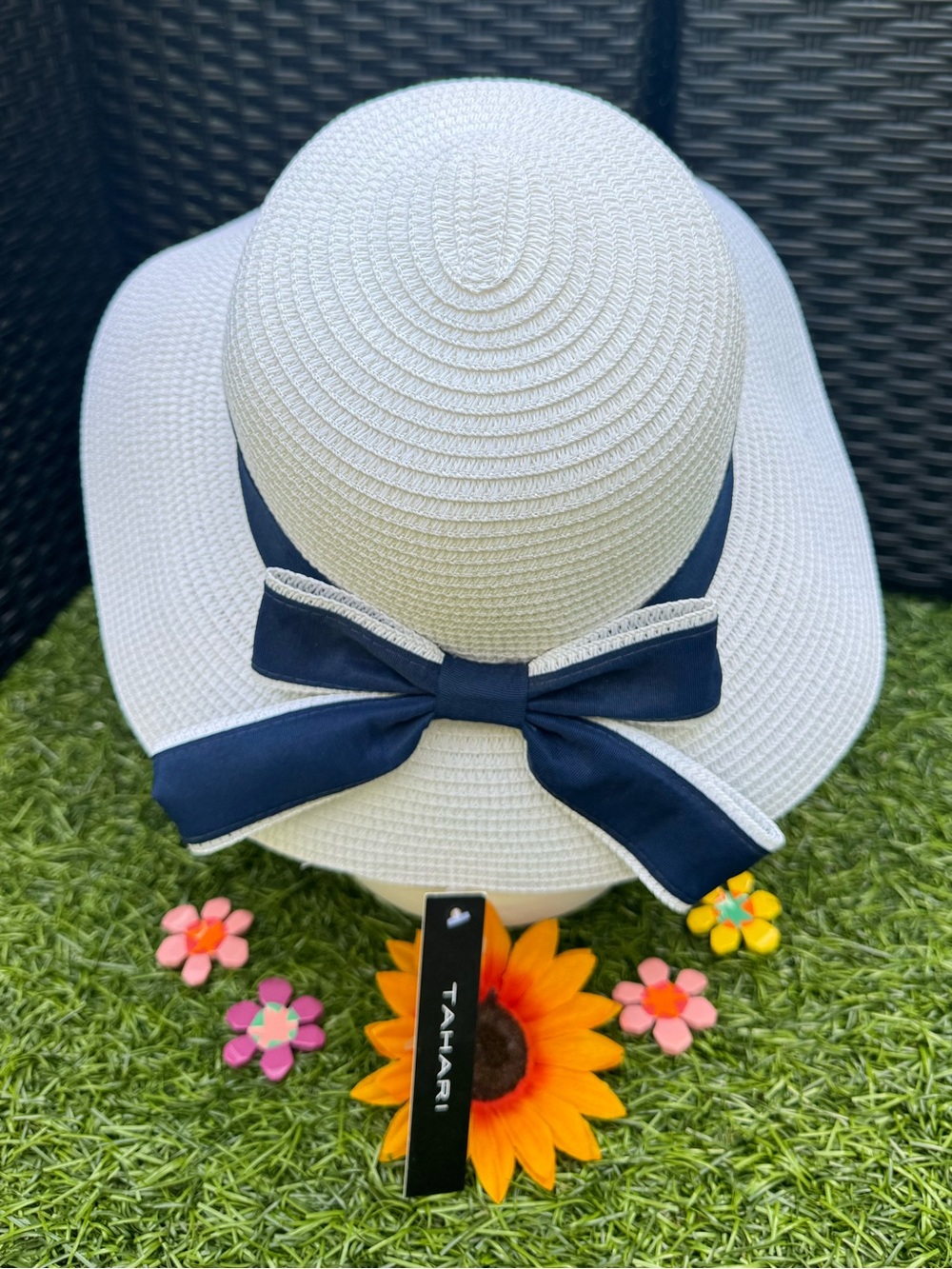 👒 Tahari White Straw Sun Hat Navy Blue Bow Ribbon Summer Beach Wide Brim NWT 👒